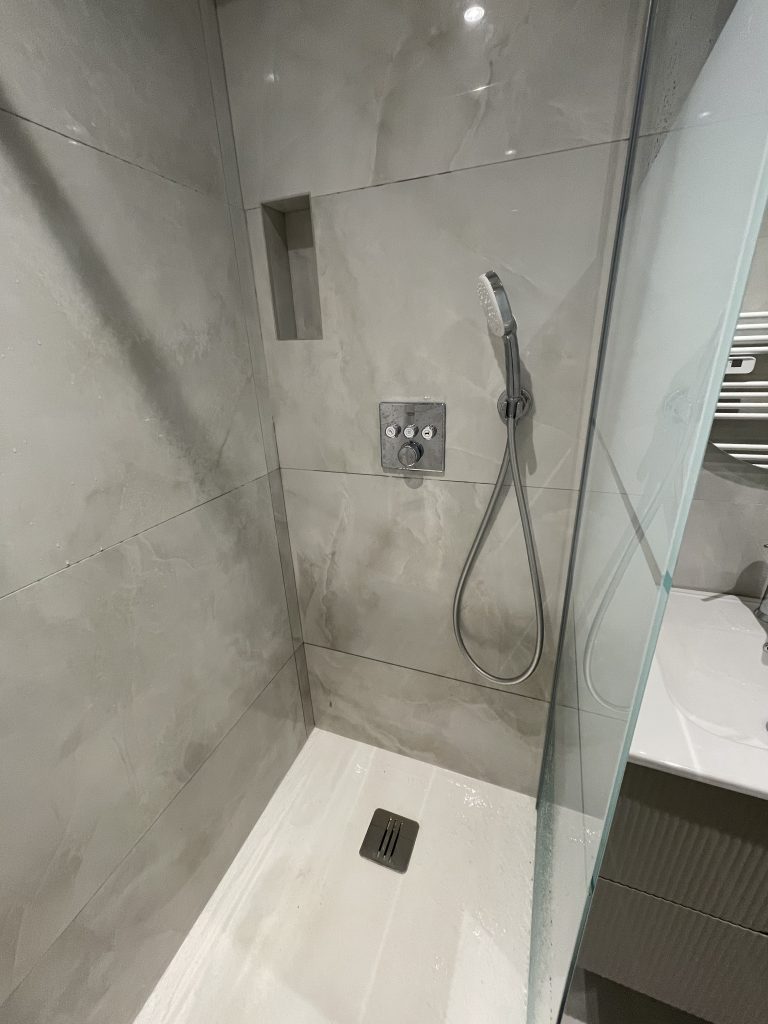 11A27F6D-E16F-4D53-8850-1EF21D9AE656